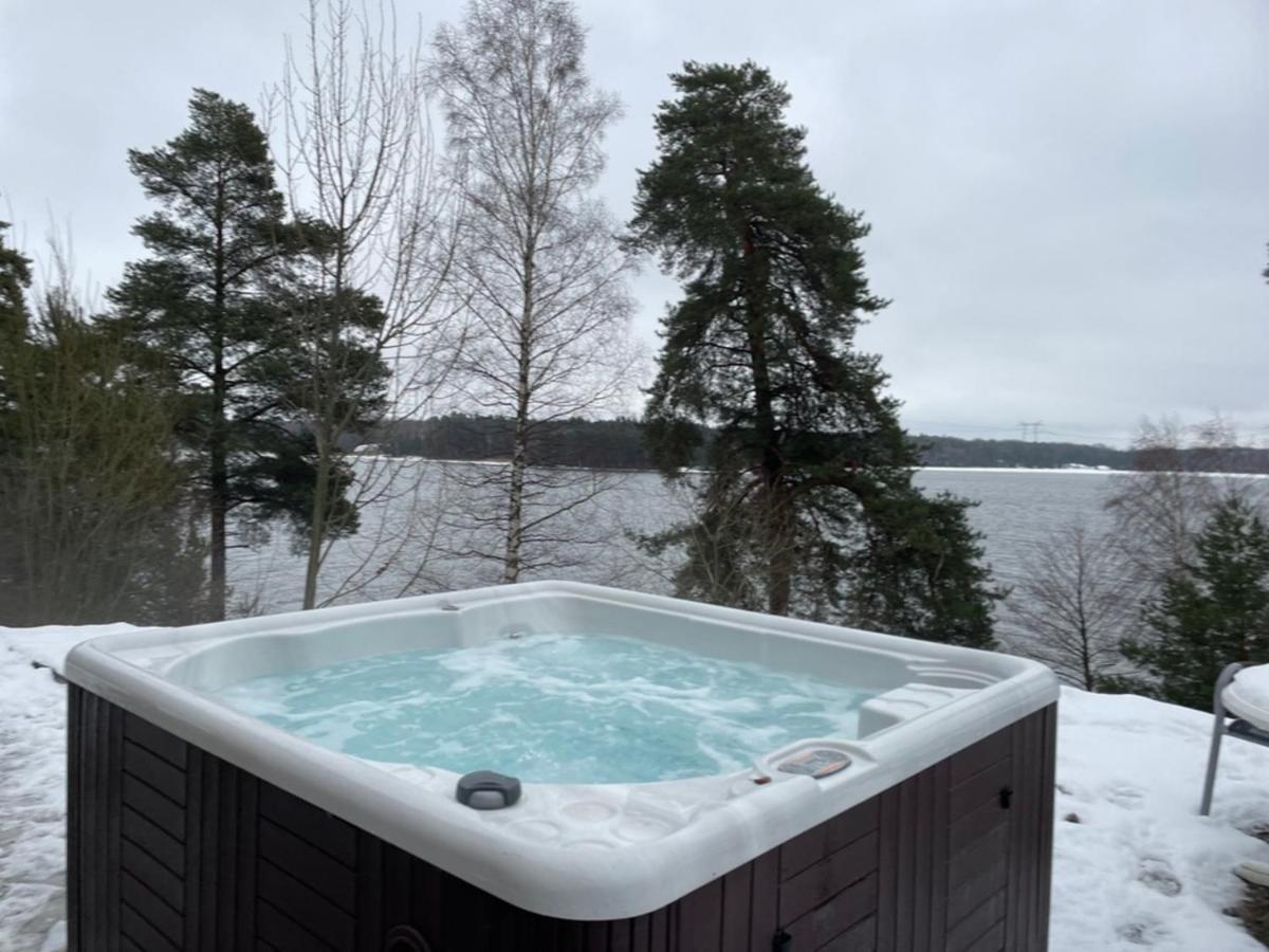 Relaxing Lake Oasis With Jacuzzi - Amazing View & Private Pier Stockholm Exterior photo