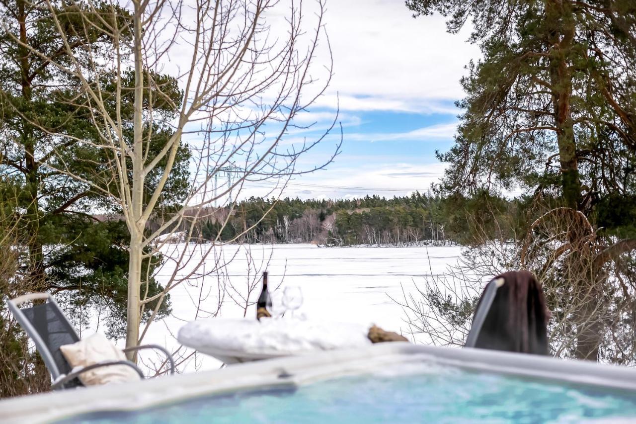 Relaxing Lake Oasis With Jacuzzi - Amazing View & Private Pier Stockholm Exterior photo