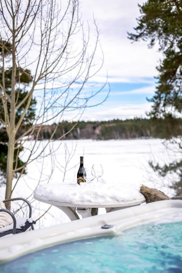 Relaxing Lake Oasis With Jacuzzi - Amazing View & Private Pier Stockholm Exterior photo