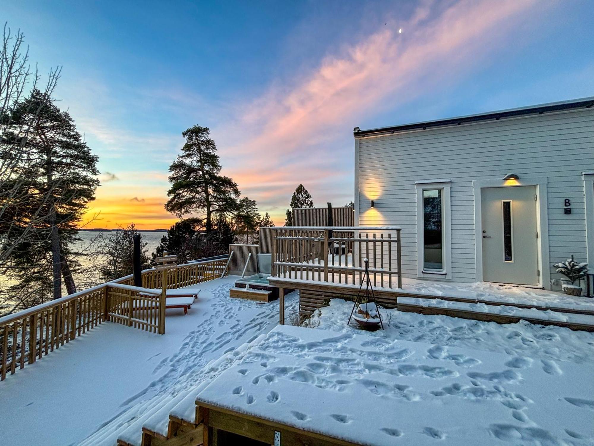 Relaxing Lake Oasis With Jacuzzi - Amazing View & Private Pier Stockholm Exterior photo